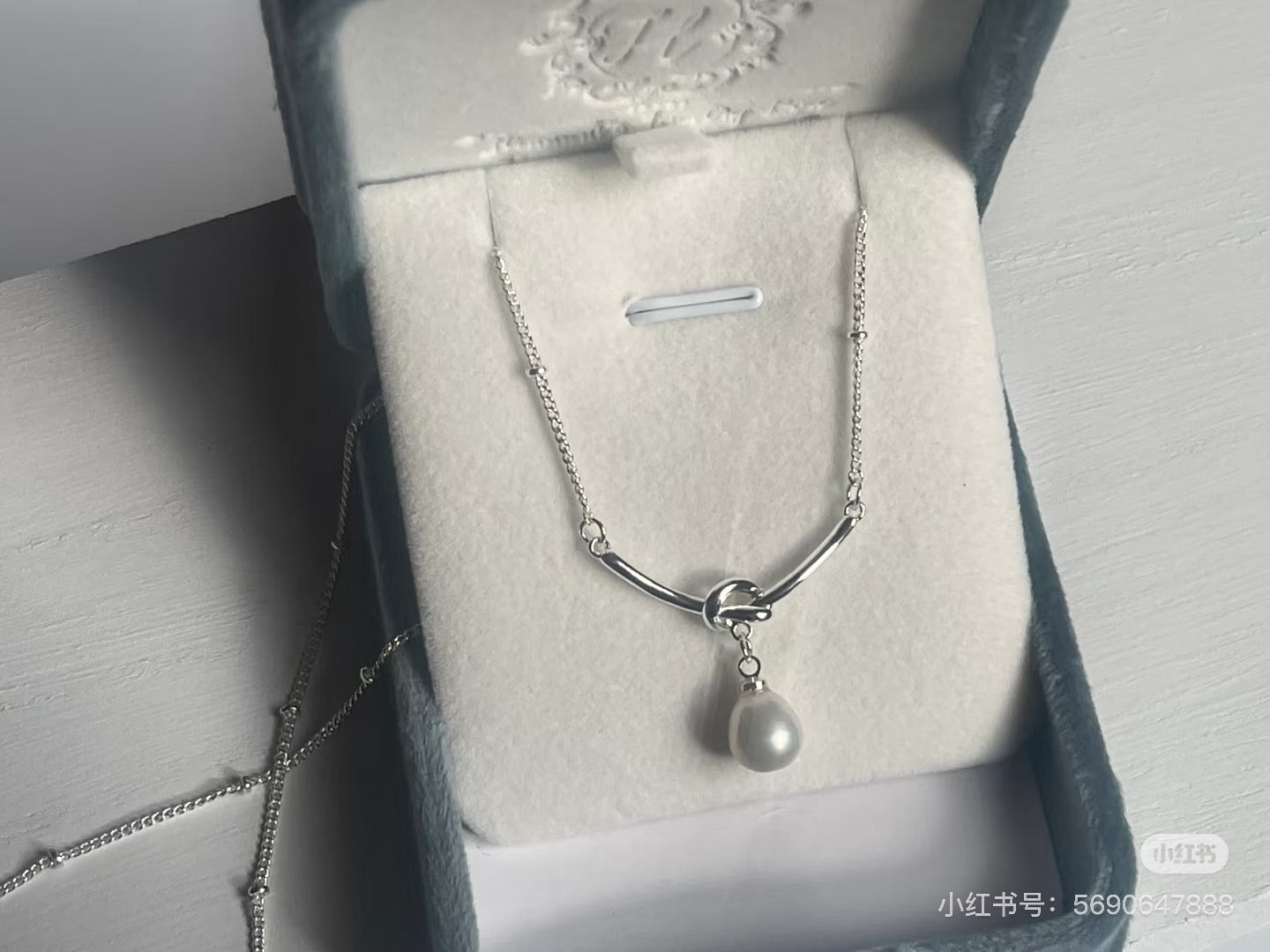 Pure Drop Minimalist Pearl Pendant Necklace