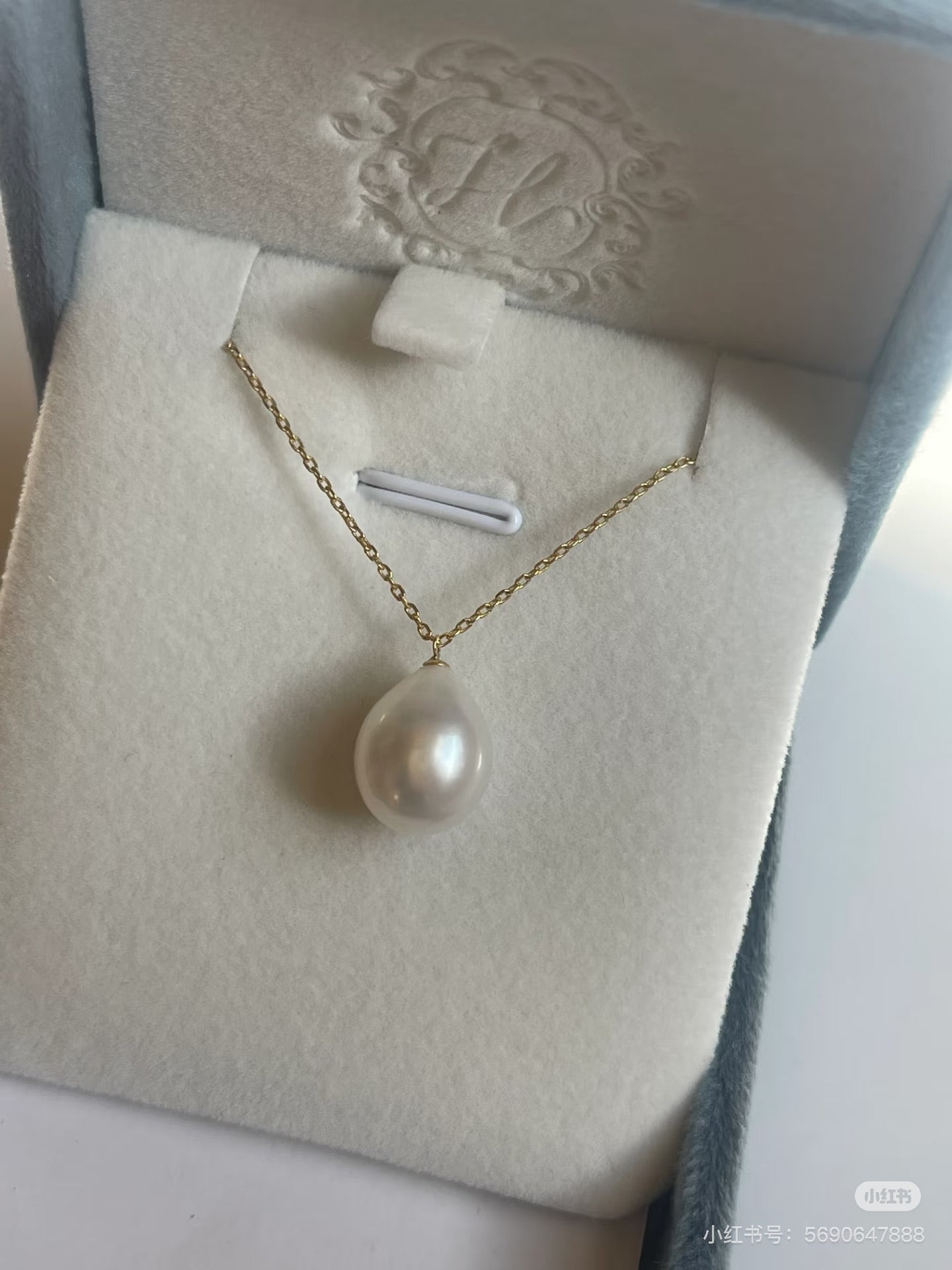 Tear of Light Pearl Necklace