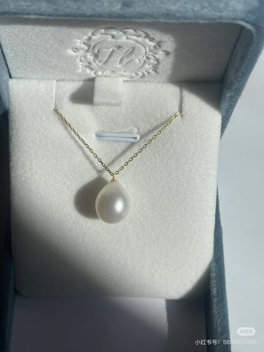 Tear of Light Pearl Necklace