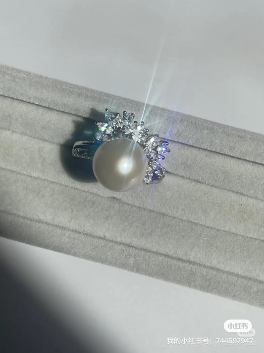 Crown Glow Edison Pearl Ring